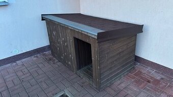Zateplená psí bouda s otevírací střechou