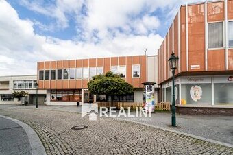 Na prodej obchodní prostor o velikosti 832m2 v centru Karvin - 1