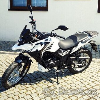 SYMNH T 300 - ČERNÁ-BÍLÁ - EURO 5 - PŘEDVÁDĚCÍ MOTOCYKL - 1
