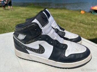 Nike Air Jordan 1 Mid Se Panda Elephant