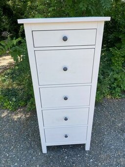 Komoda IKEA Hemnes s 5 zásuvkami - bíl. mořidlo