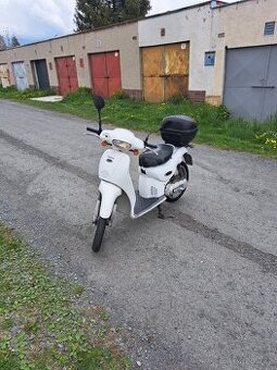 Skútr scarabeo 50