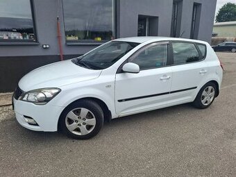 KIA CEED 1.4i 66kW r.11, ČR, 135000km-DOLOŽENO, PĚKNÁ