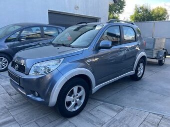 DAIHATSU TERIOS 1.5i 77KW 4X4+PŘÍVĚSNÝ VOZÍK PO VEL.SERVISE