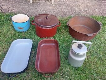 Retro kotlíky a nádobí.