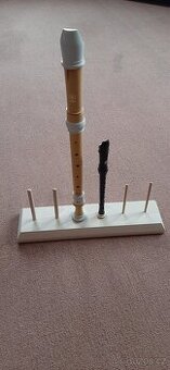 stojan na zobcovou flétnu