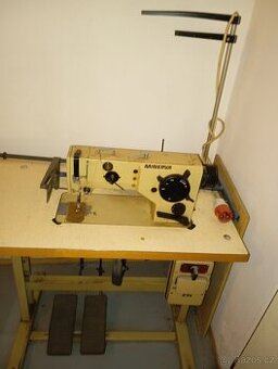 Průmyslový šicí stroj