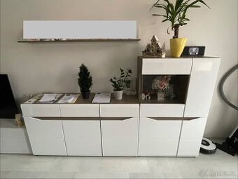 Set nabytku - komoda, vitrina a police z kolekce Lucy Sconto