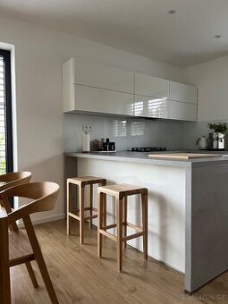 Barové židle Ton Rioja dub 2ks