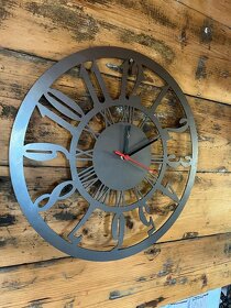 Nástěnné hodiny, vypalek hodin.