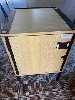 Vojenský noční stolek