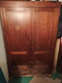 Starožitné skříně rok cca 1920