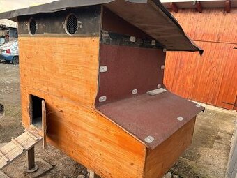 Kurník - masivní, ca pro 10-12 slepic