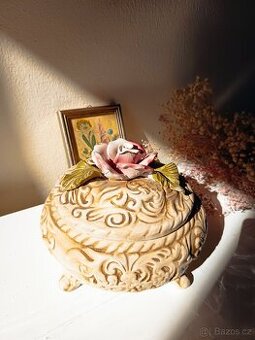 Starožitná ručně malovaná italská dóza Capodimonte