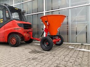 Posypový vozík na sůl nebo štěrk