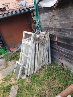 Špaletová okna. Dveře