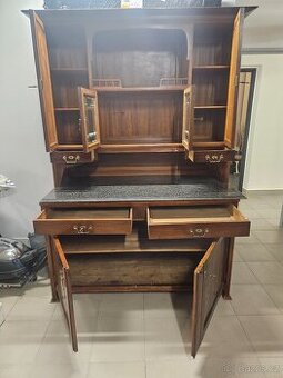 Starožitná kredenc