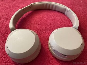 P: bezdrátová bluetooth sluchátka Sony WH-CH520 - béžová