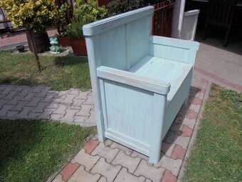 Lavice s úložným prostorem