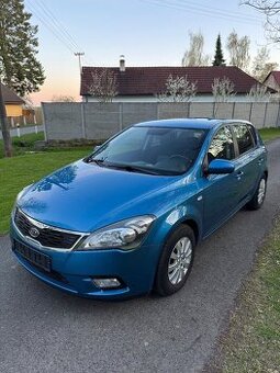 Kia Ceed - 1.4 cvvt, 66 kW, najeto 117t.Km, tažné zařízení