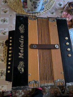 starožitná harmonika, možná dětská funkční