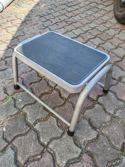 Schůdek ke karavanu