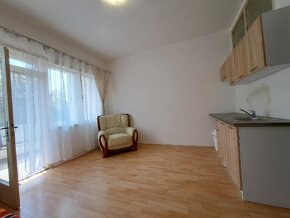 Pronájem 1+kk v 4. NP, Šilingrovo nám., 27 m2 s Lodžií 1 os