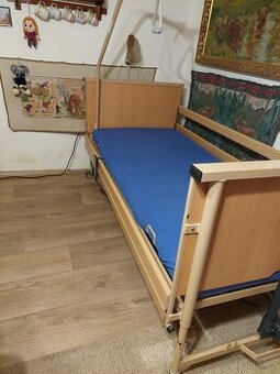 Polohovací postel pro dlouhodobě ležící