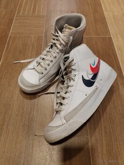 Kožené kotníkové boty NIKE BLAZER 42.5