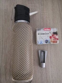 láhev na šlehačku kovočas.