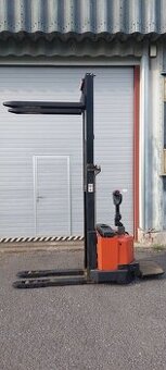 elektr. BT S12F rok výr. 2003 s prízdvihom a plošinou