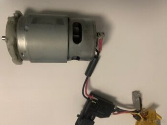 Makita DDF453 - 1