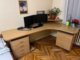 Psací stůl