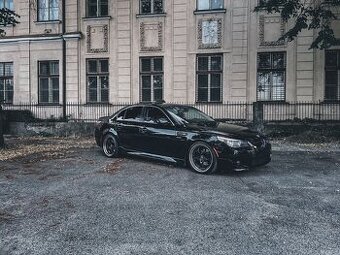 BMW E60 525i - M5 LOOK