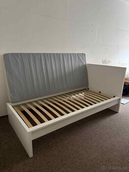Postel 90×200 i s matrací - 1