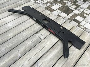 Mercedes w124 lišta kufru sedan