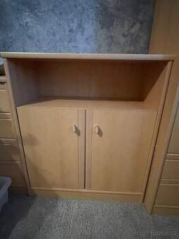 Skříňka s policí a dvířky - 1