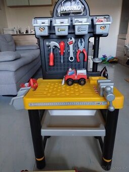 Dětský pracovní stolek, ponk s nářadím
