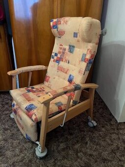 Polohovací křeslo..