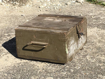 Dřevěná bedna na munici