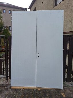 Prodám ocelové dvoukřídlé dveře 1640x 2400