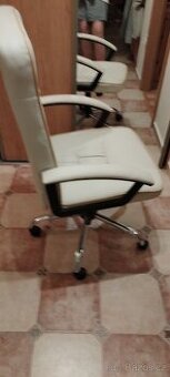Kancelářské křeslo bílé kožené