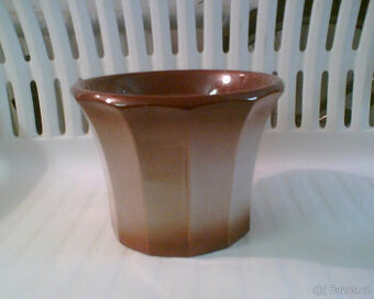KERAMICKÝ KVĚTINÁČ