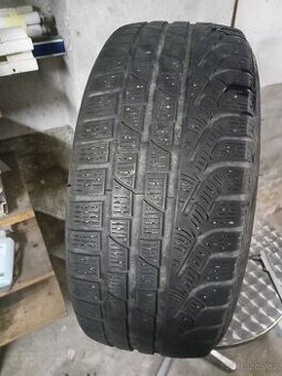 Prodám. 1ks Pneu Pirelli zimní 235/45 R18 98V M+S winter 240