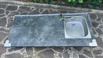 Kuchyňská linka, nerez dřez, baterie Metalia