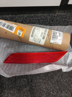 Odrazka nárazníku levá Škoda Yeti 5L0945105B