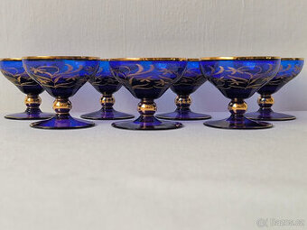 Sklenička modrá 7x, zlatě vyryté