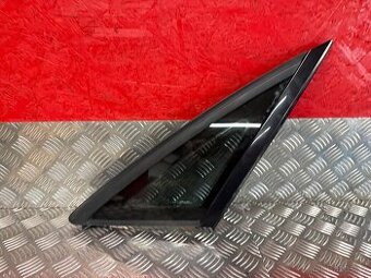 PRAVÉ BOČNÍ ZADNÍ OKNO AUDI A8 4H D4