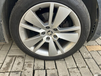 alu kola orig superb 5x112, 18"pěkné pneu