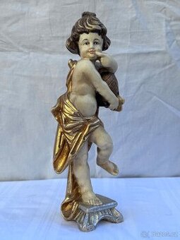 Anděl dřevěná socha v polychromii